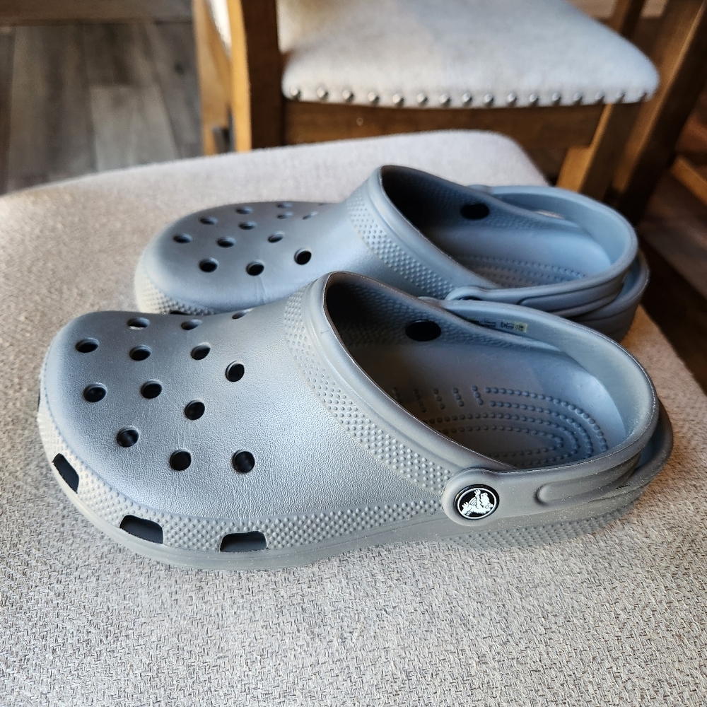 Crocs Grey Cassic Clogs  M/6 W/8
